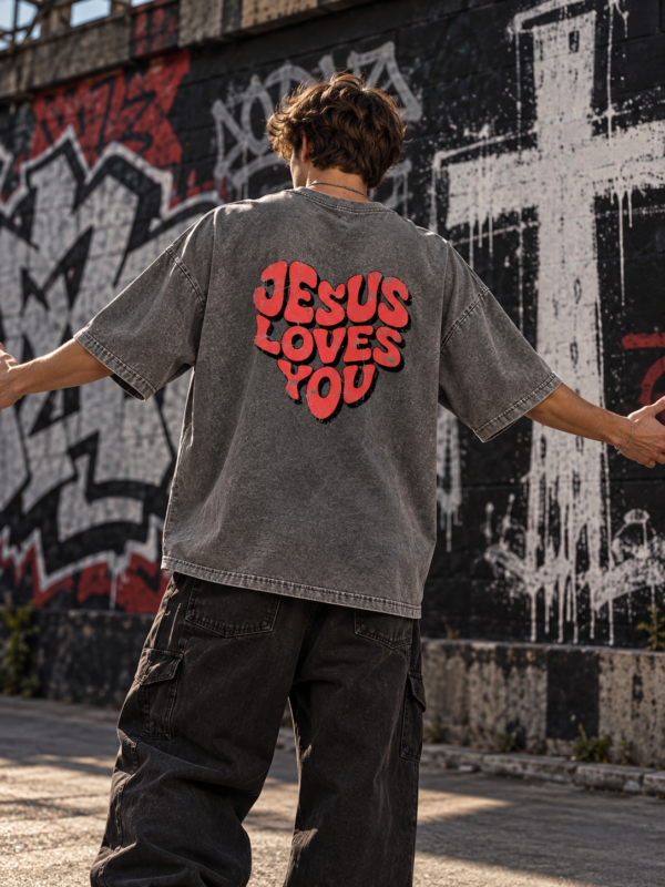 Футболка Jesus loves you