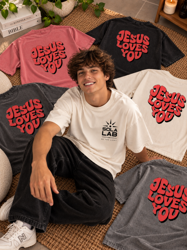 Футболка Jesus loves you